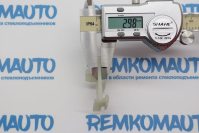 Фиксатор стекла стеклоподъёмника Ford 772765