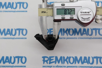 Фиксатор ручки двери Renault Master 3/Opel Movano A (перед. лев.) 771722