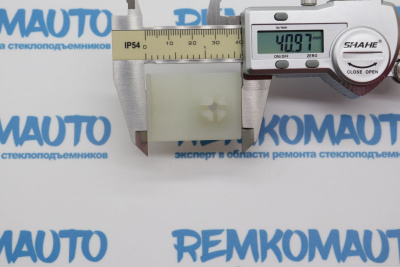 Фиксатор стекла стеклоподъёмника Ford 772765