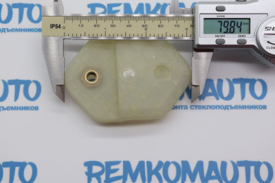 Держатель стекла (лопатка) стеклоподъёмника Land Rover Discovery 770670