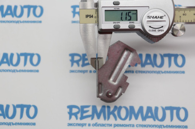 Фиксатор направляющего держателя стеклоподъёмника 770800