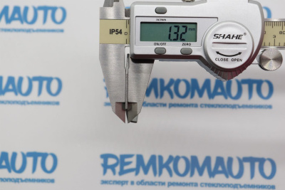 Фиксатор направляющего держателя стеклоподъёмника 770798