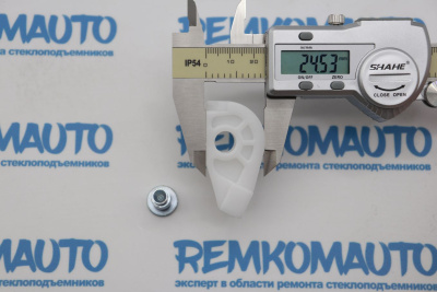 Обводной ролик стеклоподъёмника с клепкой 772283