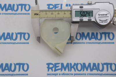 Держатель обводного ролика стеклоподъёмника 770606