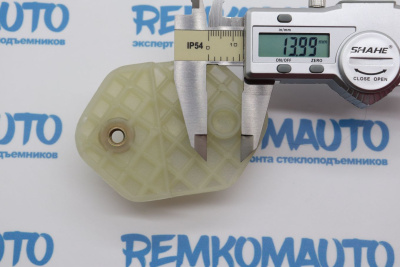 Фиксатор стекла стеклоподъёмника Land Rover Discovery 770670