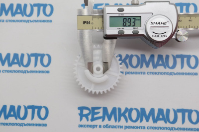 Шестерня замка двери Ford Connect (перед. лев./прав.) 770755