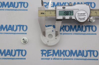 Обводной ролик стеклоподъёмника с клепкой 770954