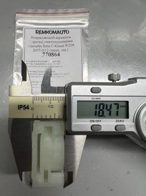 Направляющий держатель (каретка) стеклоподъёмника Mercedes Benz C-Klasse W204 2007-2012 лев. 770864