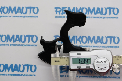 Фиксатор замка багажника Volkswagen Transporter T5/T6 771663