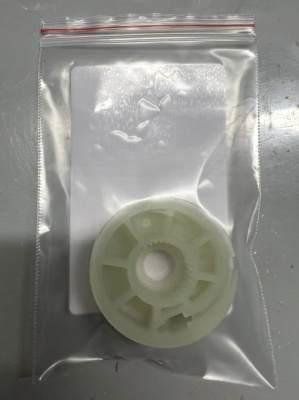 Ролик (катушка) стеклоподъёмника левый 771536