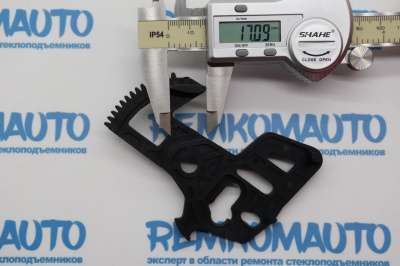 Фиксатор замка раздвижной двери Volkswagen Transporter T5/Caddy 770135