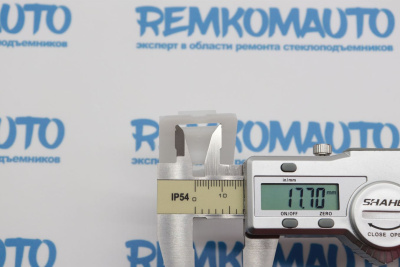 Фиксатор стекла стеклоподъёмника Mercedes Benz (52х30 Ø 10 мм.) 771790