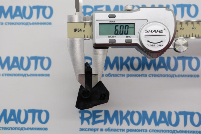 Фиксатор ручки двери Renault Master 3/Opel Movano A (перед. прав.) 771723