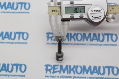 Шток личинки замка двери BMW X3 E83/X5 E53 (перед. лев./прав.) 770646