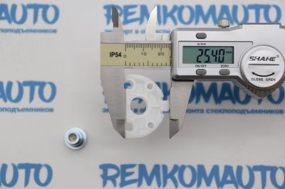 Обводной ролик стеклоподъёмника с клепкой 772407