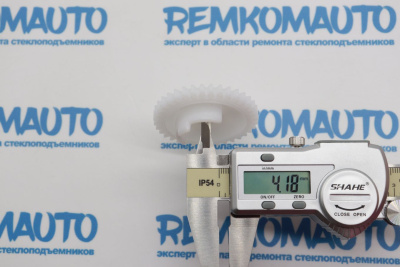 Шестерня замка двери Ford Connect (перед. лев./прав.) 770755