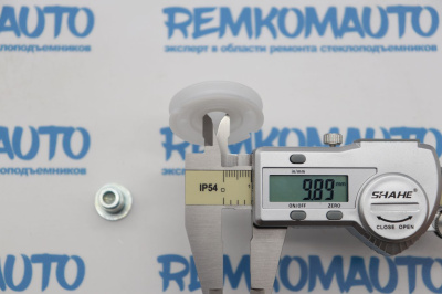 Обводной ролик стеклоподъёмника с клепкой 772496