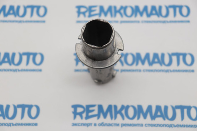 Кронштейн бокового зеркала двери Volkswagen Amarok 771667