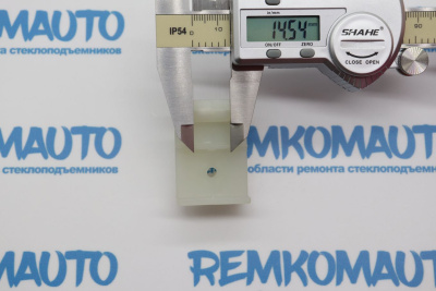 Фиксатор стекла стеклоподъёмника Ford 772765