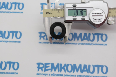 Фиксатор стекла (пластиковая прокладка) стеклоподъёмника Fiat Doblo 771796