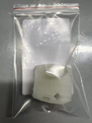 Направляющий держатель (каретка) стеклоподъёмника Volkswagen Transporter T5/Т6 770152