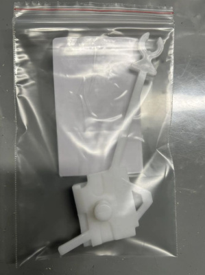 Направляющий держатель (каретка) стеклоподъёмника Iveco левый 772297