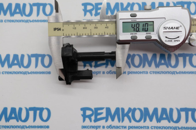 Фиксатор ручки двери Renault Master 3/Opel Movano A (перед. лев.) 771722