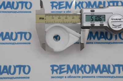 Держатель обводного ролика стеклоподъёмника 771142 Держатель обводного ролика стеклоподъёмника 771142