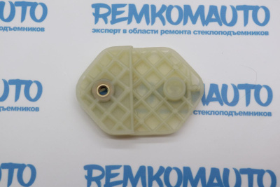 Держатель стекла (лопатка) стеклоподъёмника Land Rover Discovery 770670