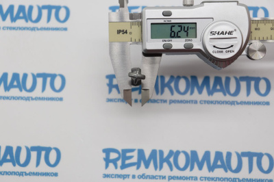 Шток личинки замка двери BMW X3 E83/X5 E53 (перед. лев./прав.) 770646