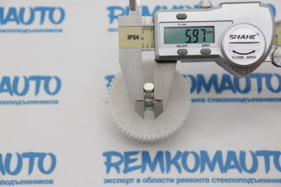 Шестерня люка крыши Peugeot 206/Renault Clio 2/Renault Megane Scenic 772267