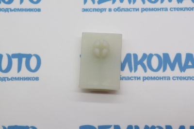 Фиксатор стекла стеклоподъёмника Ford 772765