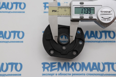 Фиксатор крепления бокового зеркала двери Volkswagen Transporter T5/T6 левый 772098