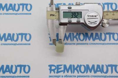 Фиксатор ограничителя двери Renault Laguna 771729