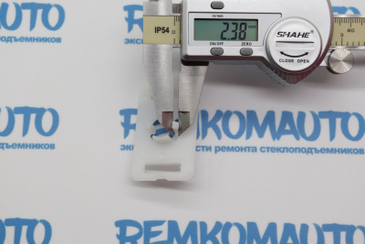 Фиксатор стекла стеклоподъёмника Mercedes Benz (52х30 Ø 10 мм.) 771790