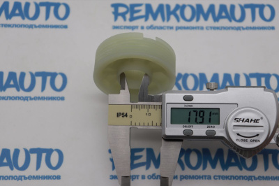 Ролик стеклоподъёмника (катушка стеклоподъемника) 771957