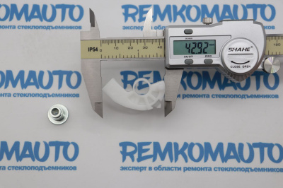 Обводной ролик стеклоподъёмника с клепкой 770853