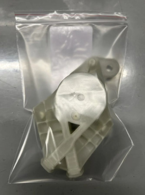 Держатель (крышка) ролика стеклоподъемника Volkswagen Transporter T5/T6 левая 770168