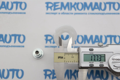 Обводной ролик стеклоподъёмника с клепкой 772441