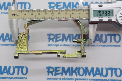 Кронштейн бокового зеркала двери Mercedes Benz правый 771782