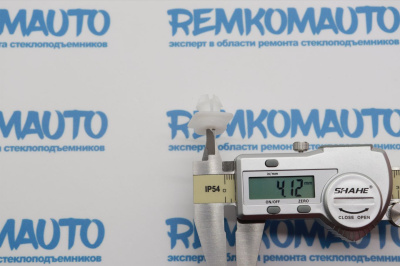 Фиксатор стекла Renault Kangoo 771718