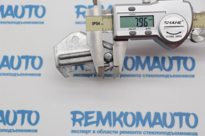 Фиксатор направляющего держателя стеклоподъёмника 770800