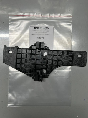 Направляющий держатель стеклоподъёмника (каретка стеклоподъемника) 771071