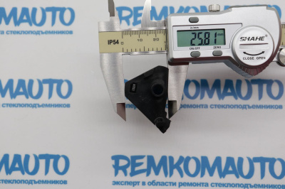 Фиксатор ручки двери Renault Master 3/Opel Movano A (перед. прав.) 771723