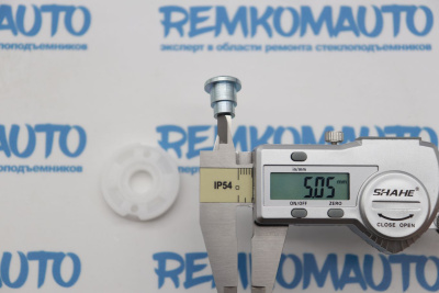 Обводной ролик стеклоподъёмника с клепкой 772494