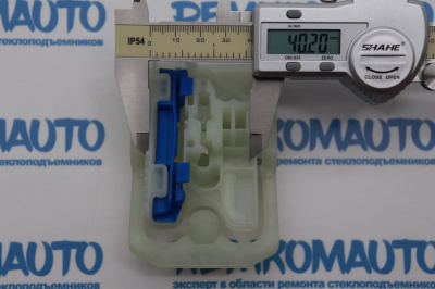 Направляющий держатель стеклоподъёмника (каретка стеклоподъемника) 770868