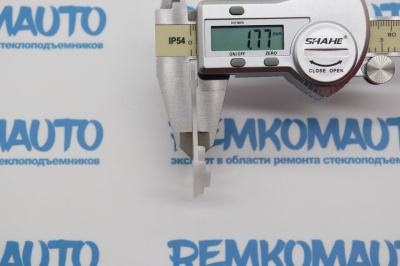 Фиксатор стекла стеклоподъёмника Mercedes Benz (52х30 Ø 10 мм.) 771790