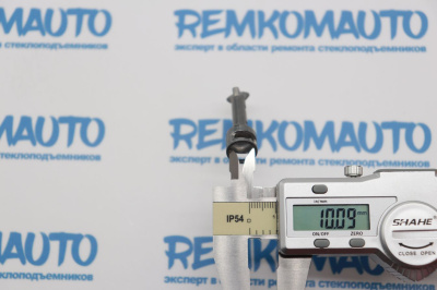 Шток личинки замка двери BMW X3 E83/X5 E53 (перед. лев./прав.) 770646