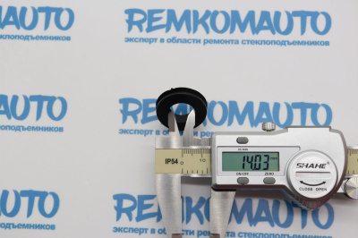 Фиксатор стекла (пластиковая прокладка) стеклоподъёмника Fiat Doblo 771796