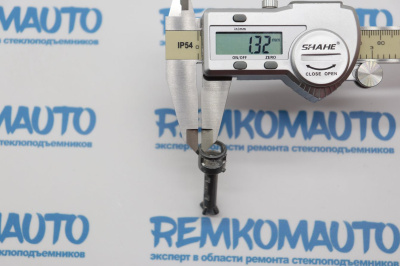 Шток личинки замка двери BMW X3 E83/X5 E53 (перед. лев./прав.) 770646